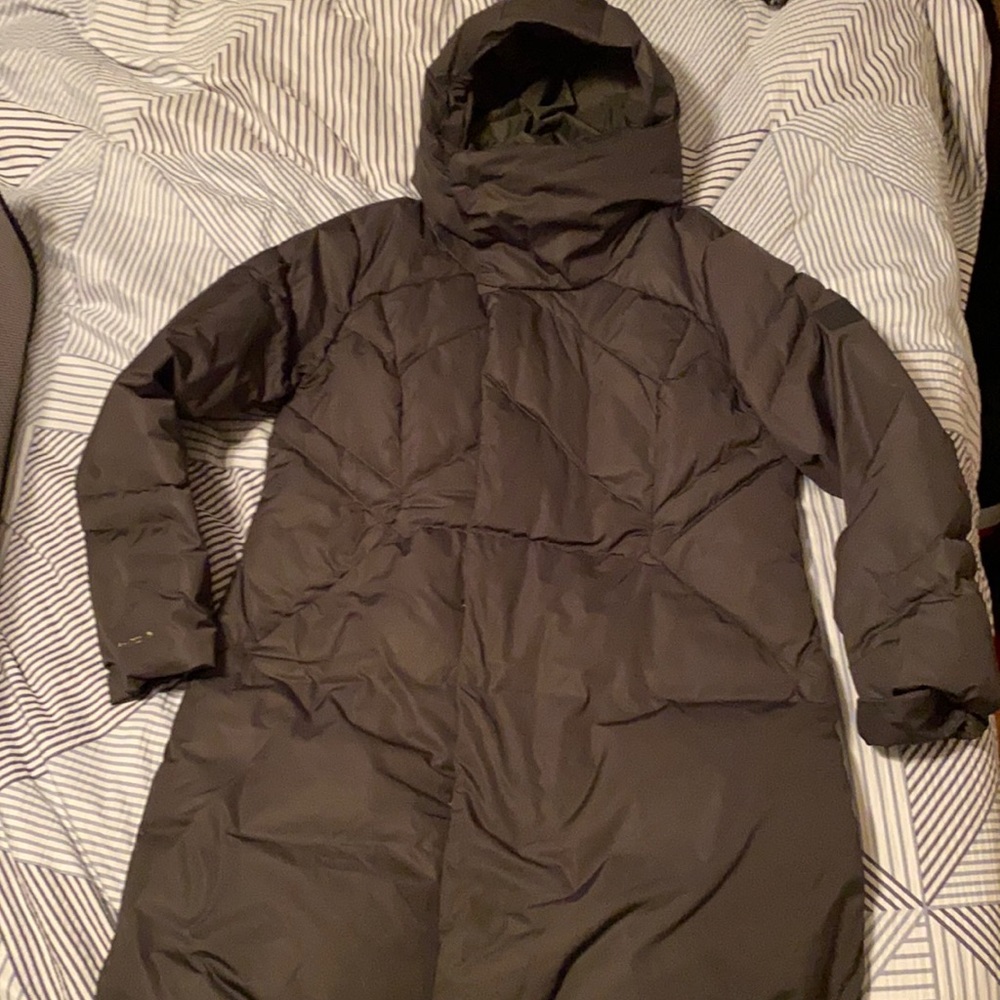 Brand new, without tags Under Armour women’s parka size Large - army green